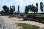 038 Auschwitz Birkenau restanten van een gaskamer.jpg